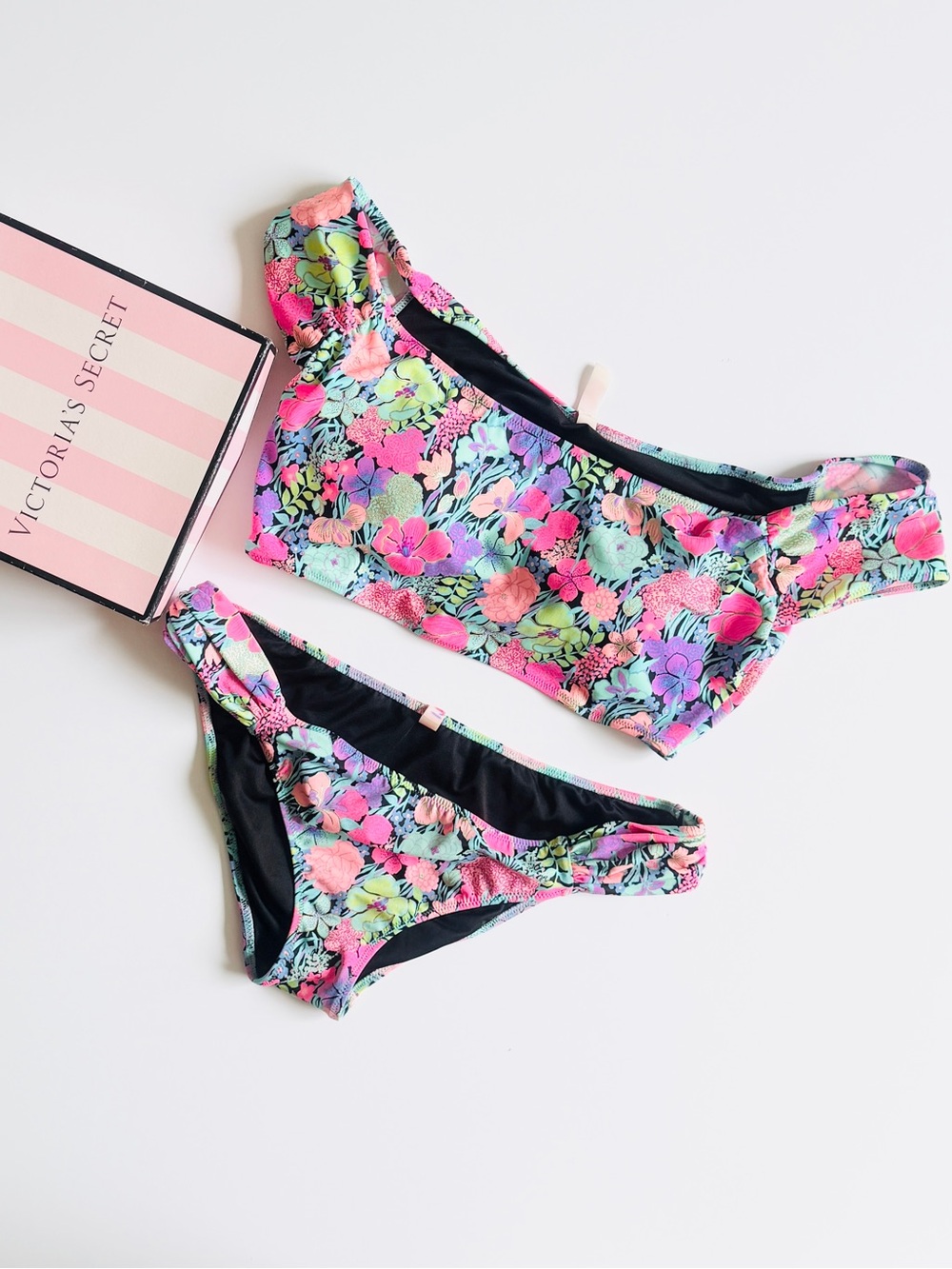 MEDIUM Victoria’s Secret vintage swim bikini set in floral print